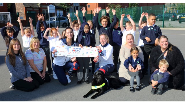 Bianca Walkden and Lora Fachie with students and teachers from Lewis Street Primary School in Salford